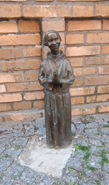 Piekarczyk Kleryk przy Ścieżce Kościelnej