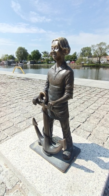 Piekarczyk z kotwicą na Bulwarze Zygmunta Augusta