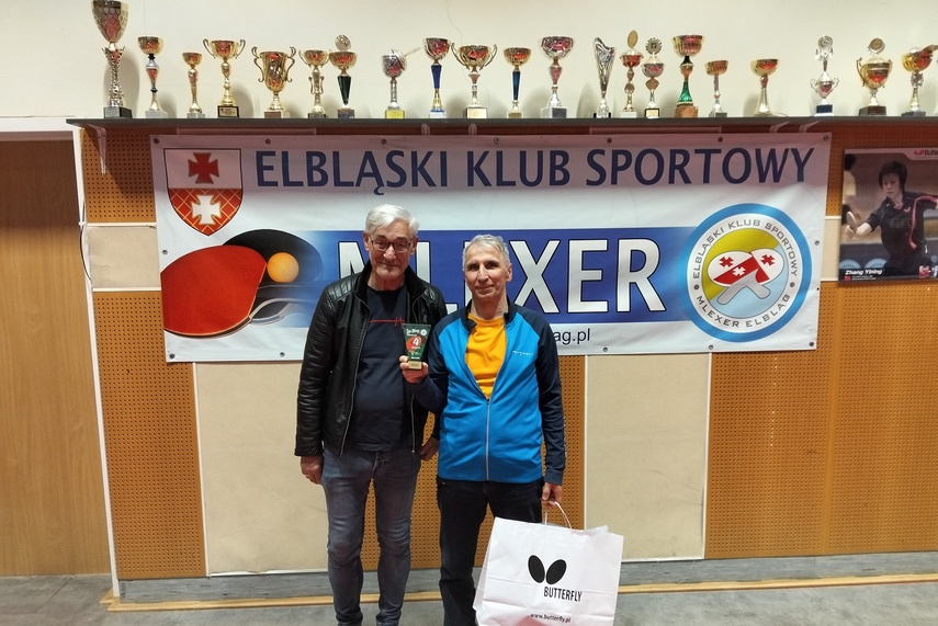 Reprezentant zespołu Silver i Paweł Gołębiewski, przewodniczący Kom. Rewizyjnej Mlexera Elbląg