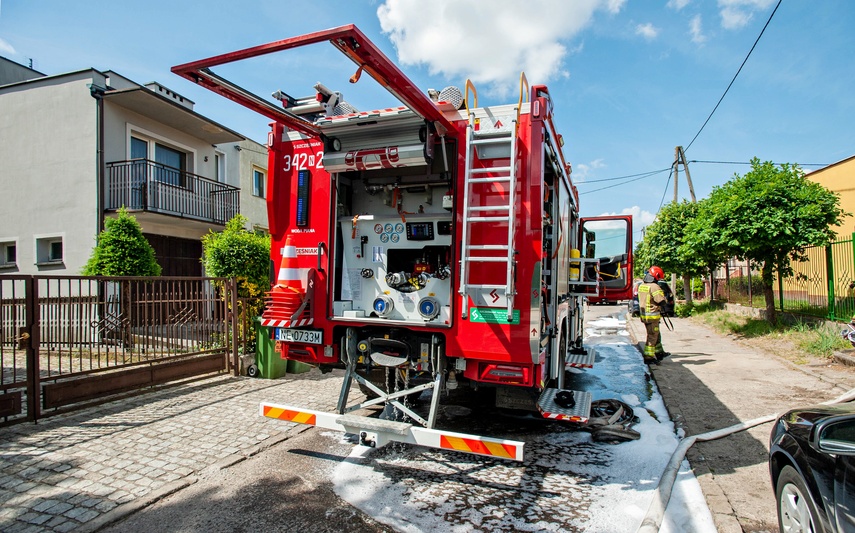 Pożar w warsztacie samochodowym zdjęcie nr 348808