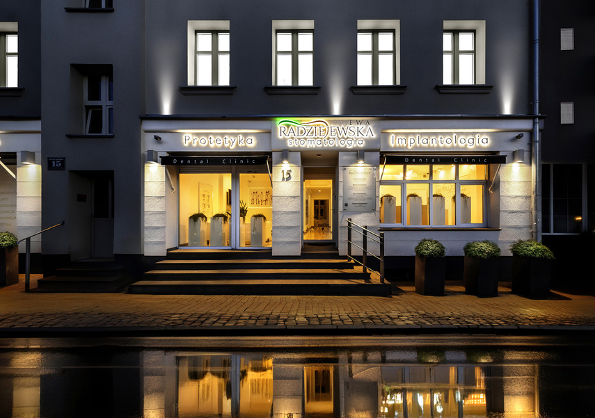 Elbląg Historia pisana uśmiechem - 40 lat troski o zdrowy uśmiech. Dental Clinic Ewa Radziejewska 1986-2026