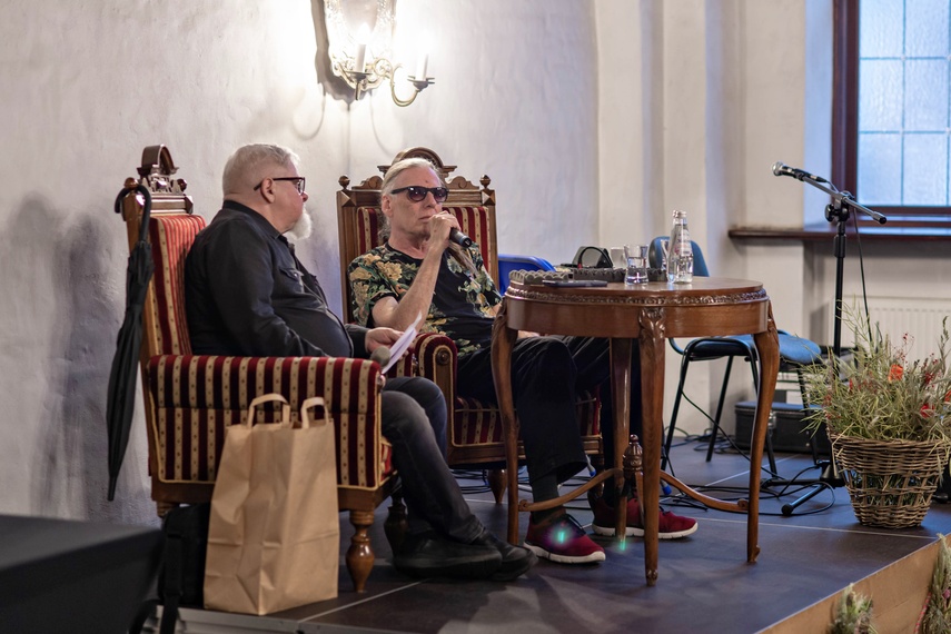 Między "Nie wierzę politykom" a "Jeszcze będzie przepięknie" zdjęcie nr 349356