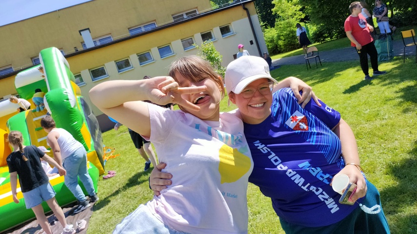 Festyn „Zobacz Uśmiech" połączył pokolenia i rozpoczął wakacje w wyjątkowej atmosferze zdjęcie nr 350415