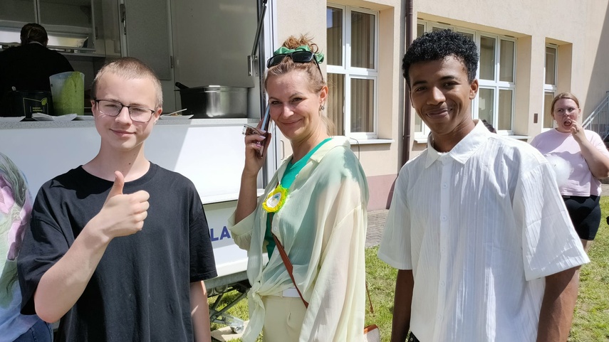 Festyn „Zobacz Uśmiech" połączył pokolenia i rozpoczął wakacje w wyjątkowej atmosferze zdjęcie nr 350435