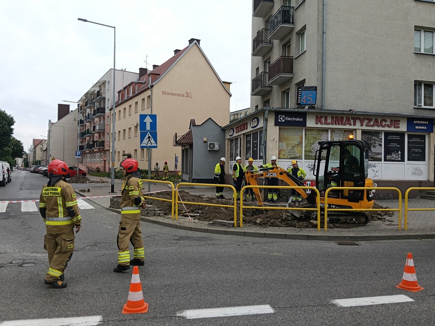 Z sieci ulatniał się gaz. Wjazd na Słoneczną zamknięty zdjęcie nr 351148