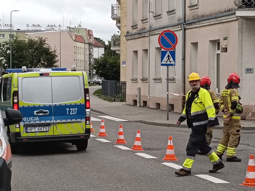 Z sieci ulatniał się gaz. Wjazd na Słoneczną zamknięty zdjęcie nr 351153