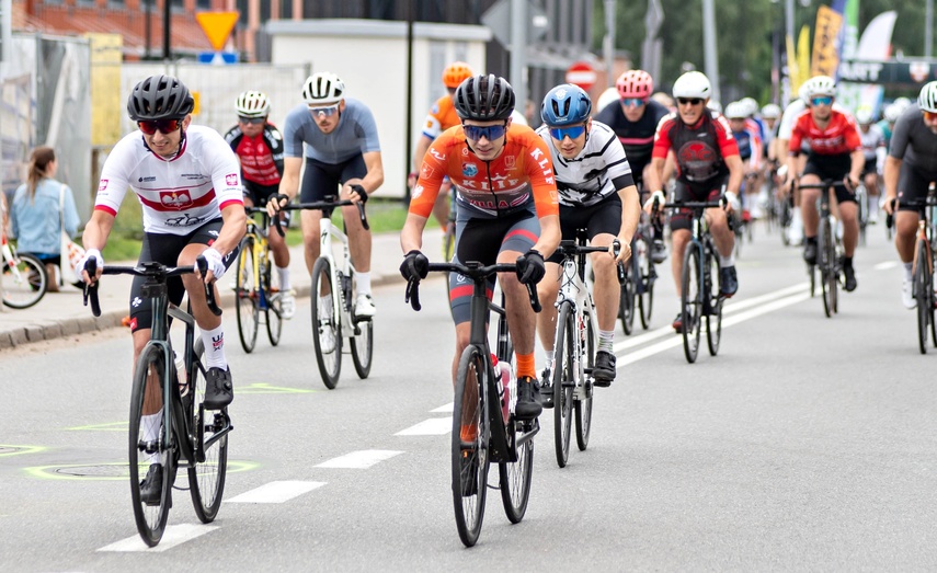 Ścigali się na szosie i rolkach. Road Race w Elblągu zdjęcie nr 351497
