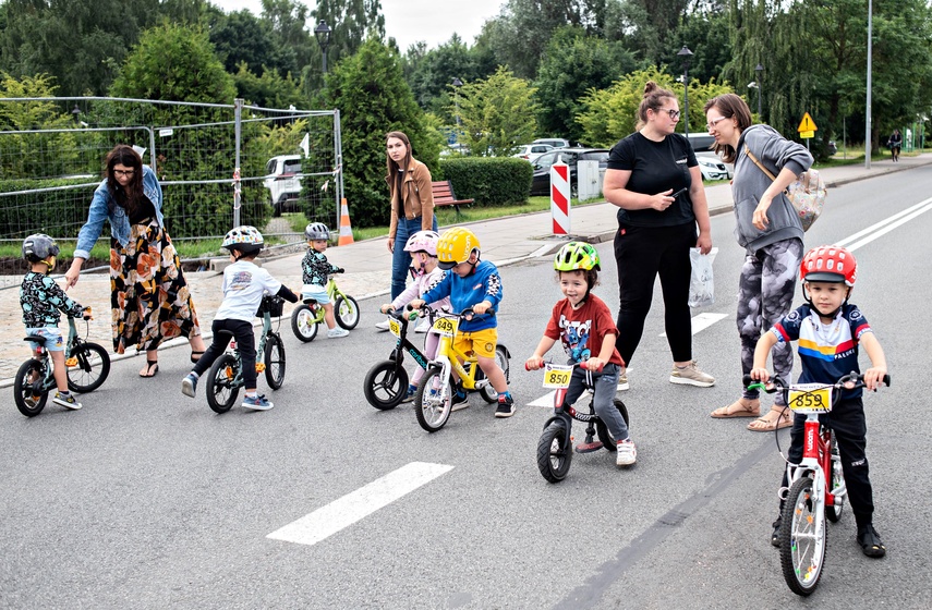Ścigali się na szosie i rolkach. Road Race w Elblągu zdjęcie nr 351515