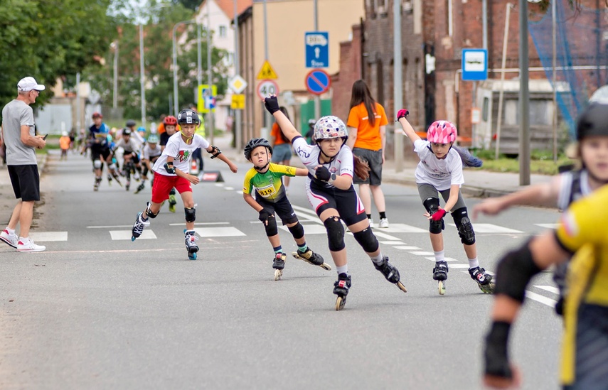 Ścigali się na szosie i rolkach. Road Race w Elblągu zdjęcie nr 351598