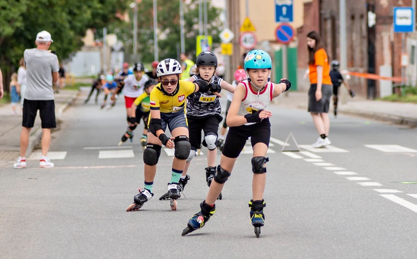 Ścigali się na szosie i rolkach. Road Race w Elblągu zdjęcie nr 351597