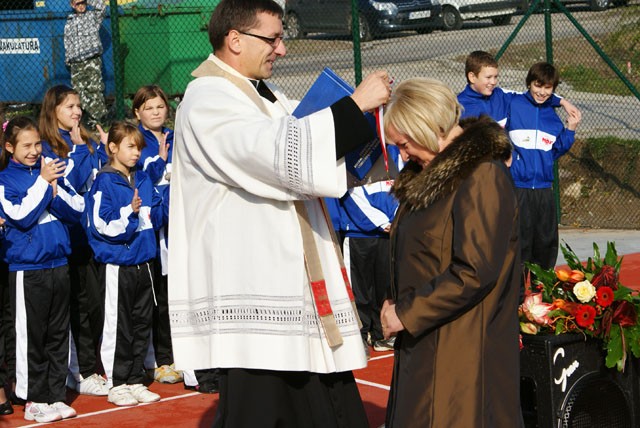 W Gronowie Górnym otwarto Orlika zdjęcie nr 28519