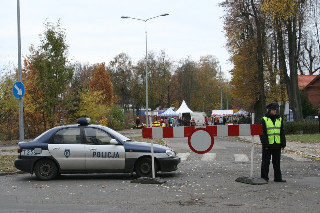 Sobotnie przygotowania do Święta Wszystkich Świętych zdjęcie nr 28970