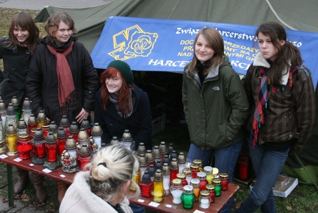 Sobotnie przygotowania do Święta Wszystkich Świętych zdjęcie nr 28979