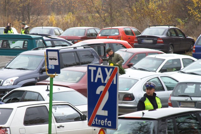 Sobotnie przygotowania do Święta Wszystkich Świętych zdjęcie nr 28952