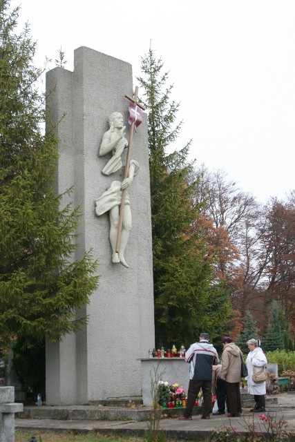 Elbląg Sobotnie przygotowania do Święta Wszystkich Świętych