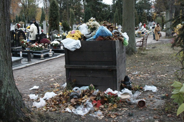 Sobotnie przygotowania do Święta Wszystkich Świętych zdjęcie nr 28982
