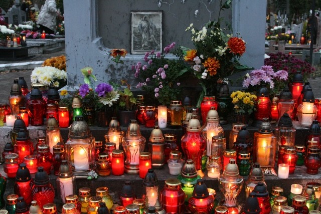 Sobotnie przygotowania do Święta Wszystkich Świętych zdjęcie nr 28975