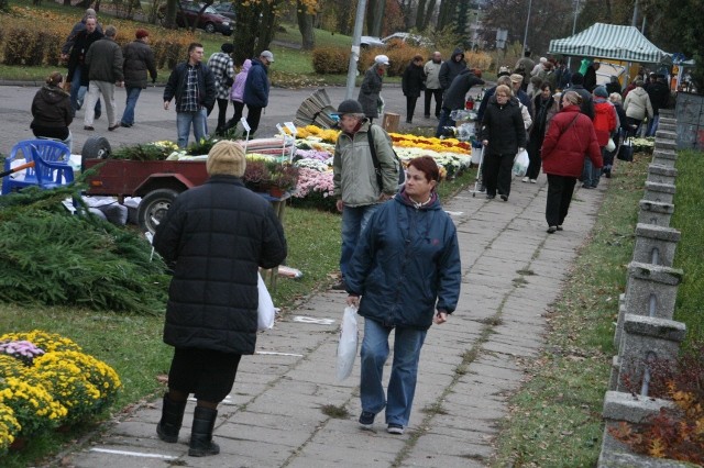 Sobotnie przygotowania do Święta Wszystkich Świętych zdjęcie nr 28974