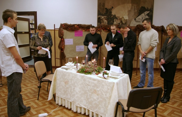 Zwycięzca Patryk Hadziewicz przy tworzeniu dekoracji inspirował się wyglądem świątecznego stołu w swoim domu: –