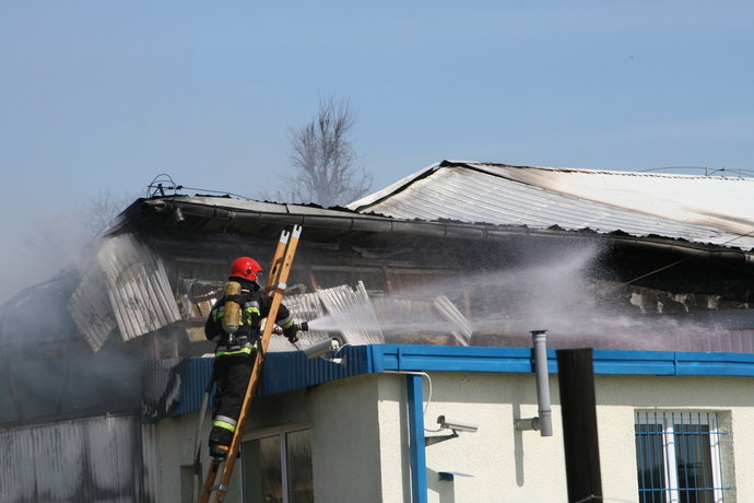 Pożar lakierni zdjęcie nr 34233