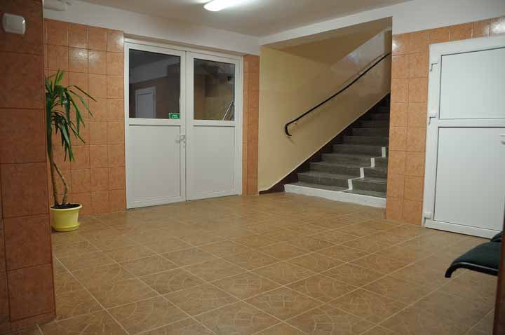 Odnowiony korytarz w Szkole Podstawowej nr 12 przy ul. Zajchowskiego