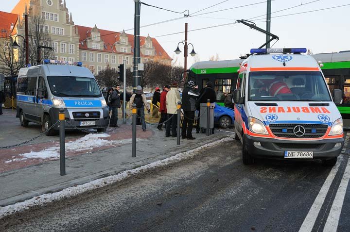 Fiatem wjechała pod tramwaj zdjęcie nr 41366
