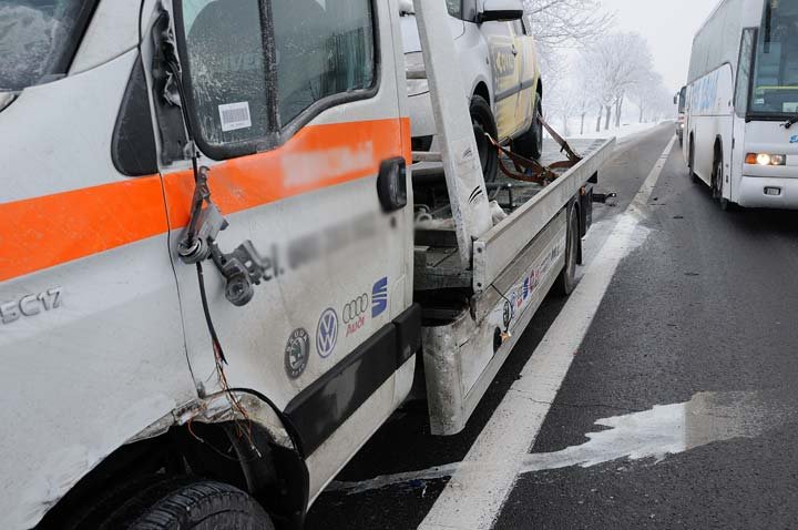 Wypadek w Kazimierzowie - dwie osoby ranne zdjęcie nr 41789