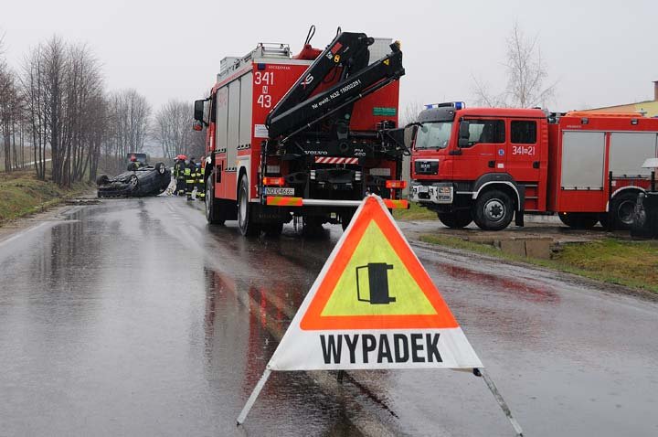 Volkswagenem dachował na Łęczyckiej zdjęcie nr 43361