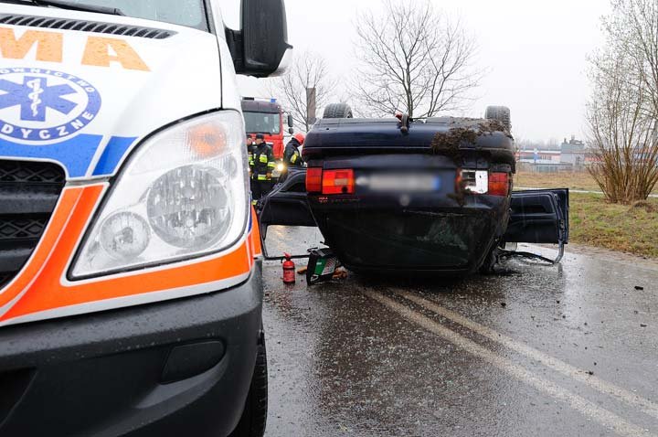 Volkswagenem dachował na Łęczyckiej zdjęcie nr 43356