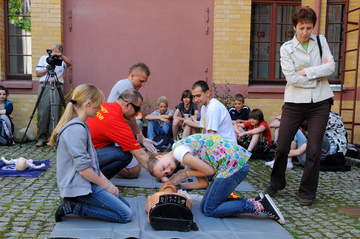 Jak udzielać pierwszej pomocy? zdjęcie nr 44677