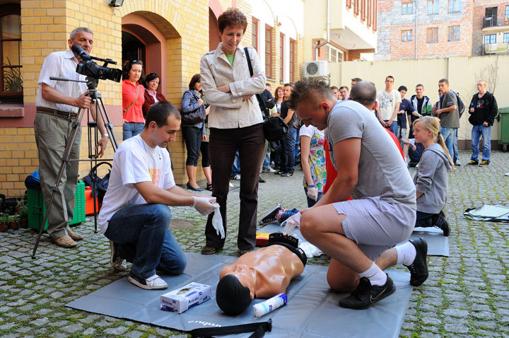 Jak udzielać pierwszej pomocy? zdjęcie nr 44676