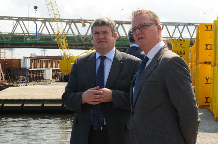 Wizyta wiceministra rolnictwa w elbląskim porcie zdjęcie nr 47987