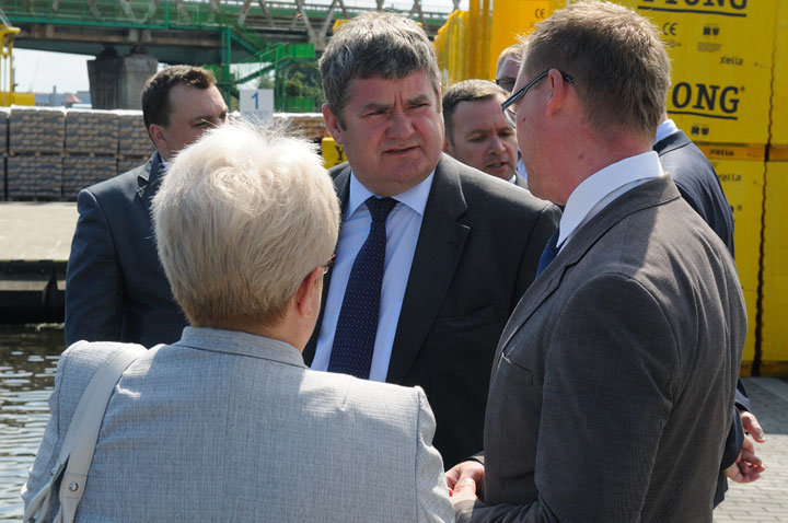 Wizyta wiceministra rolnictwa w elbląskim porcie zdjęcie nr 47985