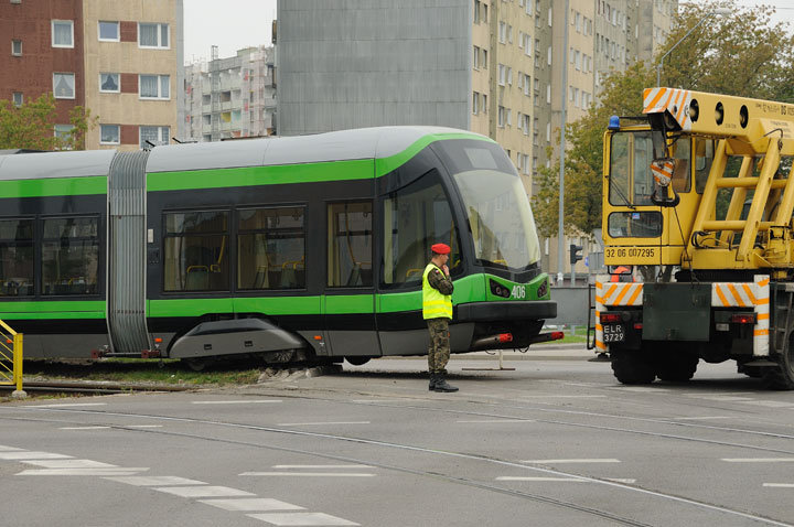 Wykolejenie "trójki" koło Carrefoura zdjęcie nr 49219