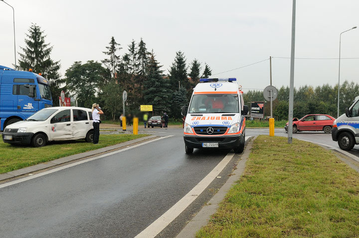 Zderzenie trzech aut w Kazimierzowie zdjęcie nr 49388