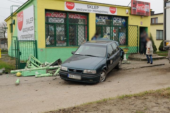 Pijany uderzył w sklep zdjęcie nr 50379