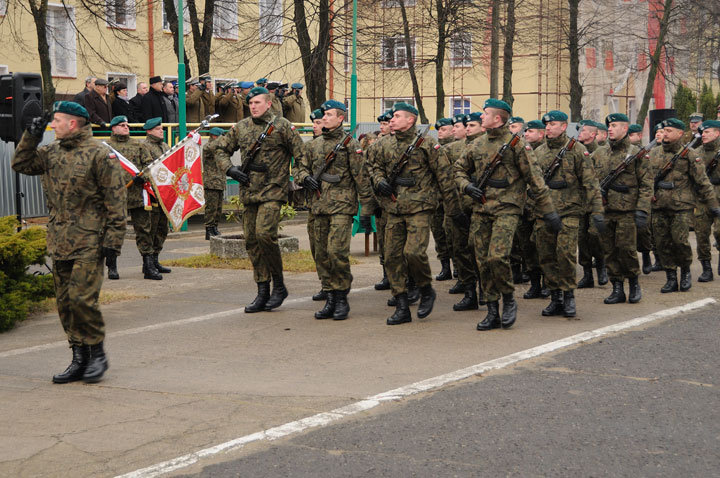 Elbląg Pożegnanie sztandaru 13. Elbląskiego Pułku Przeciwlotniczego