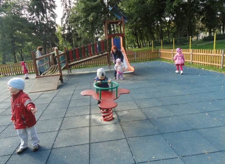 Radość na placu zabaw