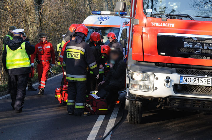 Astrą uderzyli w drzewo - 3 osoby w szpitalu zdjęcie nr 51444