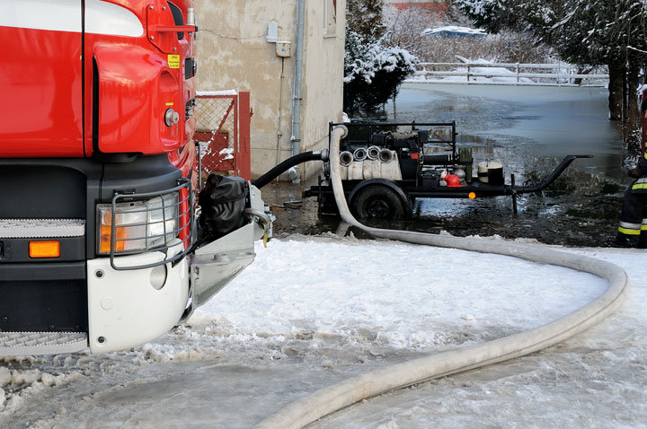 Woda wciąż wysoka ale opada zdjęcie nr 52395