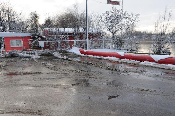 Woda wciąż wysoka ale opada zdjęcie nr 52384