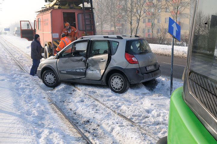 Scenic wjechał pod tramwaj zdjęcie nr 53067