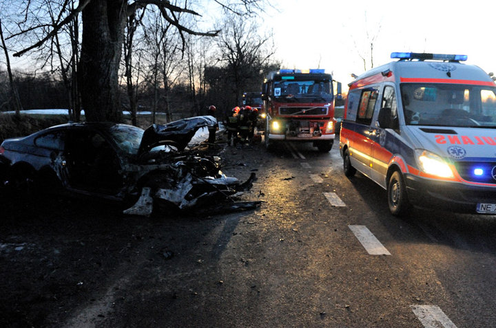 Czołowe zderzenie. Cztery osoby ranne zdjęcie nr 53843