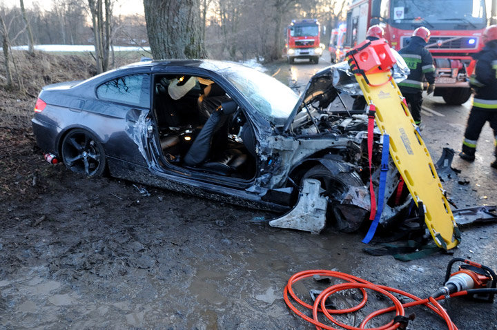 Czołowe zderzenie. Cztery osoby ranne zdjęcie nr 53834
