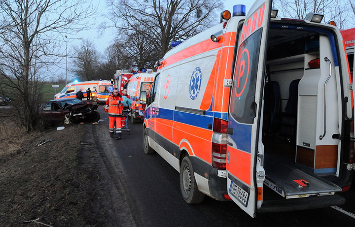 Czołowe zderzenie. Cztery osoby ranne zdjęcie nr 53840