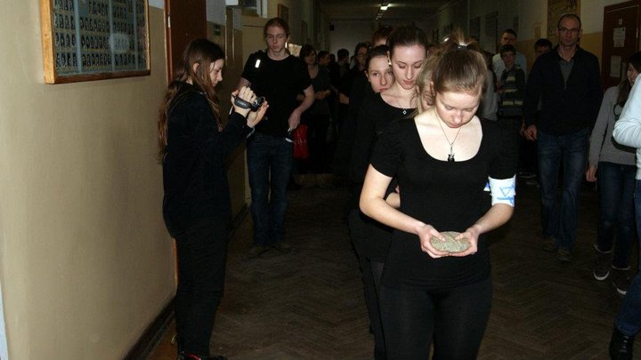 Uczniowie II LO o holokauście... zdjęcie nr 53857