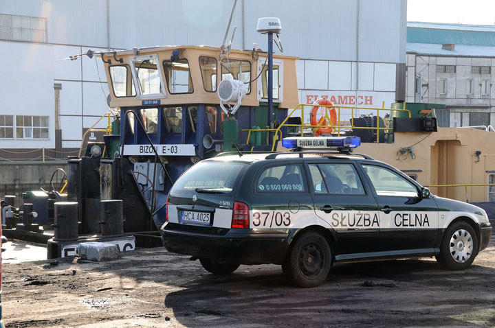 Bizony pchają barki do Kaliningradu zdjęcie nr 55068