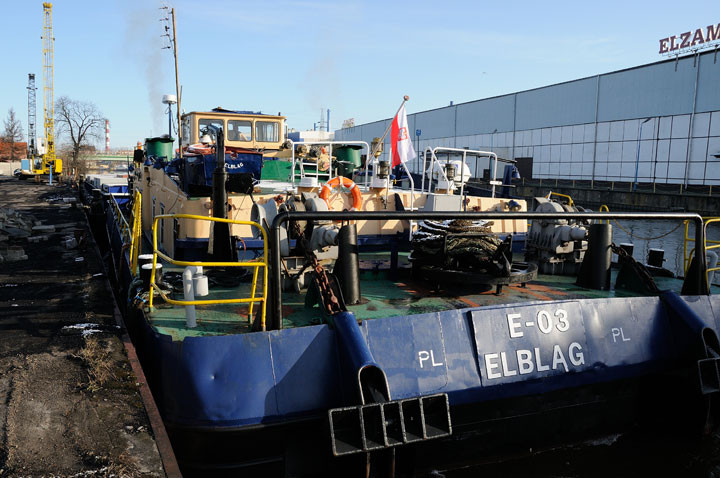 Bizony pchają barki do Kaliningradu zdjęcie nr 55077