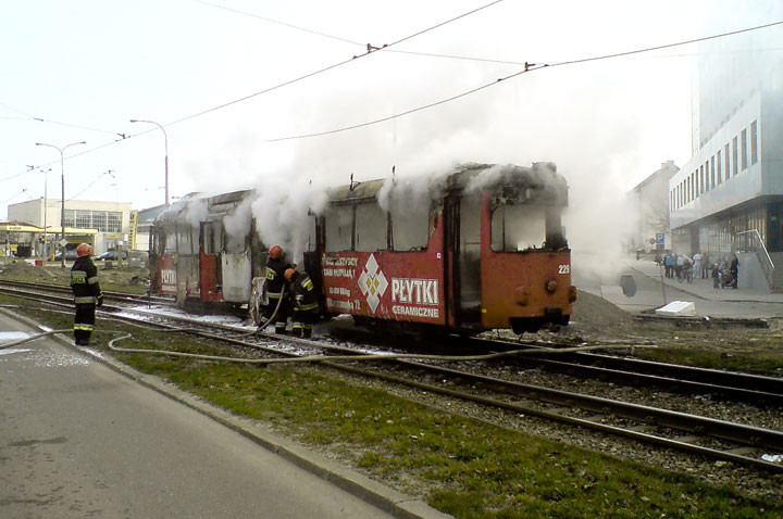 Na Robotniczej spłonął tramwaj zdjęcie nr 55437