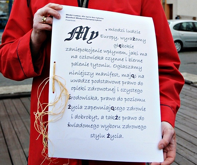 Elbląg Statystyki alarmują: Coraz młodsi sięgają po papierosa
